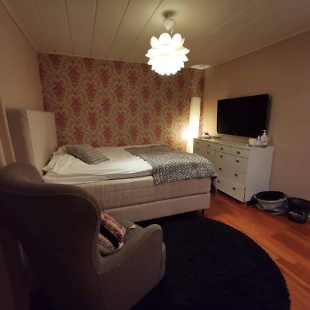 Own Room With Big Bed In A Big House! Lulea Luaran gambar